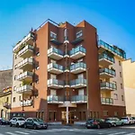 Comfy Cozy Apartment Close To Metro